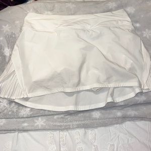 Women’s Lululemon White Tennis Skirt Size 8 Gently Used
